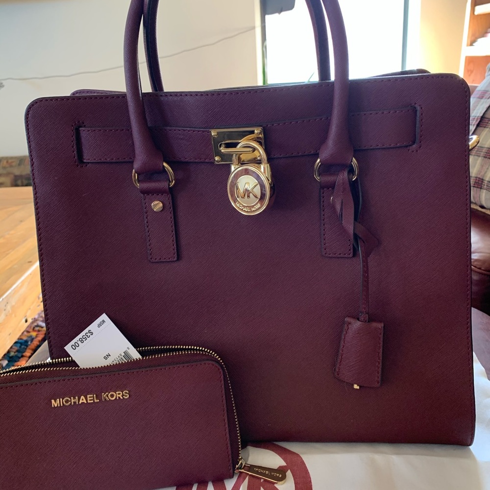 Authentic Michael Kors tote/wallet